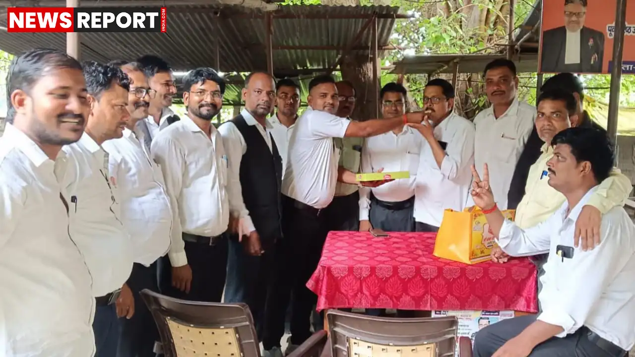 वाराणसी के राजातालाब में न्यायिक तहसीलदार के खिलाफ 44 दिन से चल रहा अधिवक्ताओं का धरना उनके स्थानांतरण के बाद समाप्त हुआ।