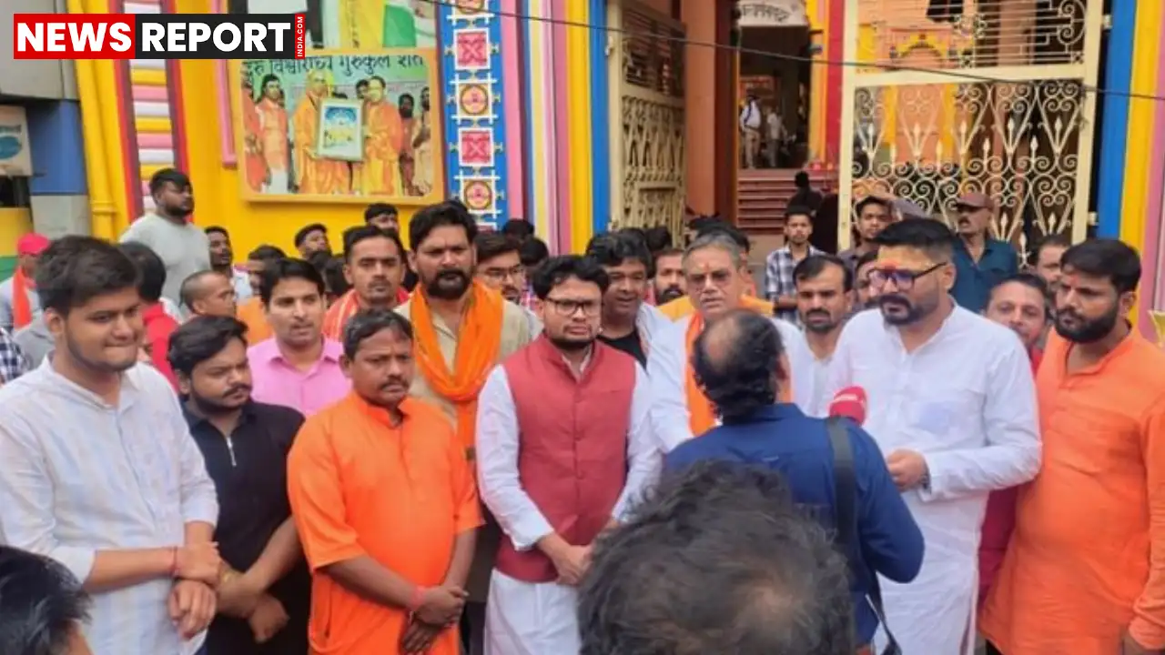 वाराणसी: लाउडस्पीकर विवाद के बाद हनुमान मंदिर में सामूहिक हनुमान चालीसा पाठ, दो गिरफ्तार