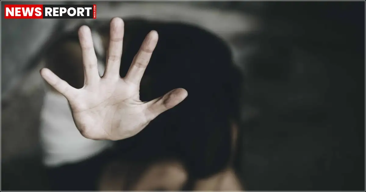 वाराणसी के चौबेपुर में एक नाबालिग लड़की से सामूहिक दुष्कर्म का मामला सामने आया है, पीड़िता गर्भवती होने के बाद परिजनों ने छह महीने बाद शिकायत दर्ज कराई, पुलिस ने एक आरोपी को गिरफ्तार कर लिया है।