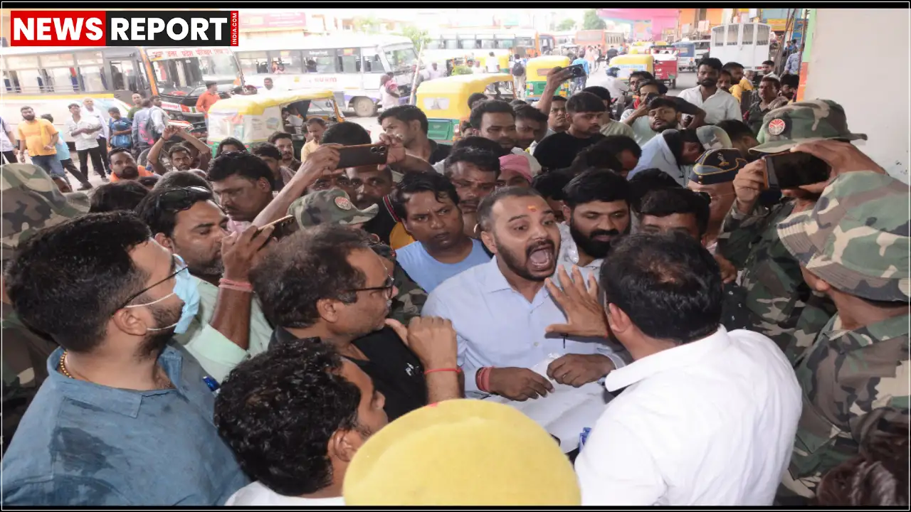 वाराणसी नगर निगम ने अतिक्रमण हटाओ अभियान के तहत अंधरापुल से रोडवेज बस स्टेशन तक 25 दुकानों को खाली कराया और बाकी दुकानदारों को 48 घंटे में दुकानें हटाने का निर्देश दिया है।