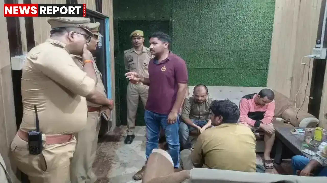 वाराणसी के बाबतपुर स्थित अंशिका गेस्ट हाउस में पुलिस ने देह व्यापार गिरोह का भंडाफोड़ करते हुए छह पुरुषों और चार युवतियों को गिरफ्तार किया।