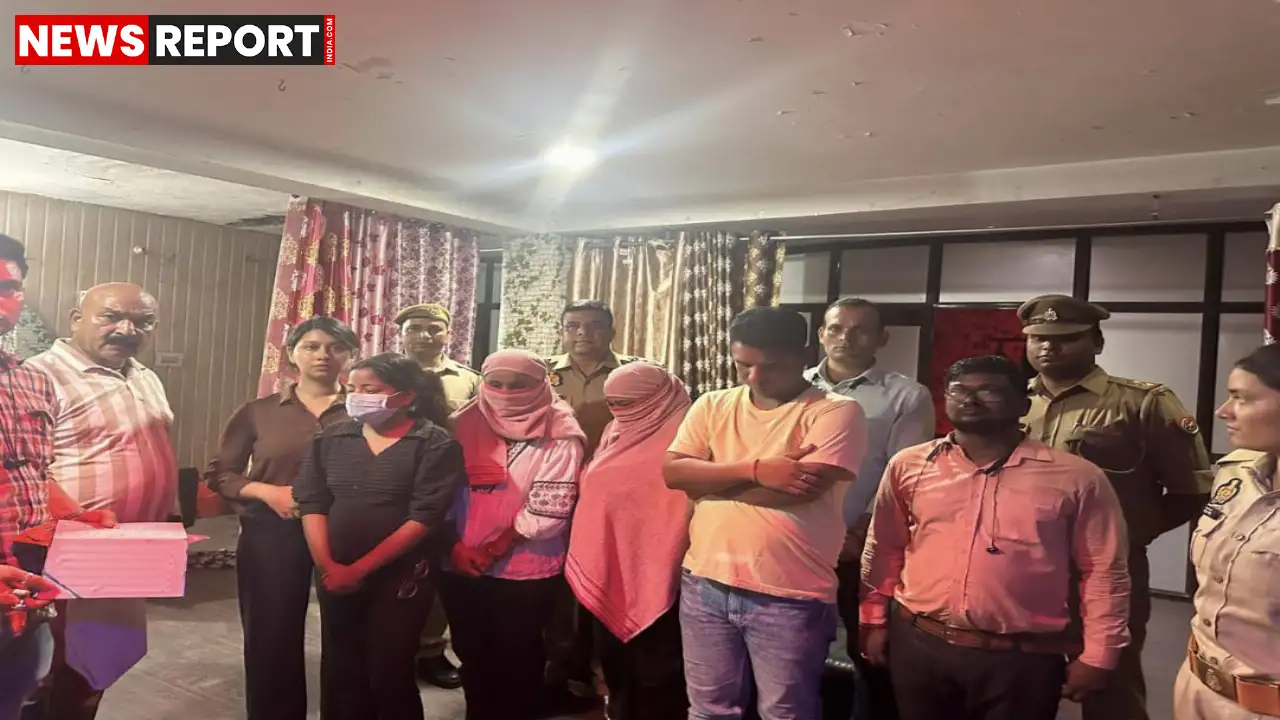 वाराणसी के अर्दली बाजार स्थित एक स्पा सेंटर पर पुलिस ने छापा मारकर देह व्यापार रैकेट का पर्दाफाश किया, जिसमें तीन युवतियों, एक ग्राहक और संचालक को गिरफ्तार किया गया है, सेंटर से आपत्तिजनक सामग्री बरामद।