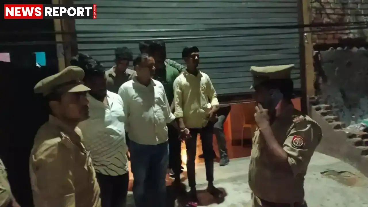 वाराणसी में एसओजी-2 टीम ने अवैध हुक्का बार और लॉटरी सेंटरों पर छापा मारकर आपत्तिजनक सामग्री बरामद की और नौ लोगों को पकड़ा।