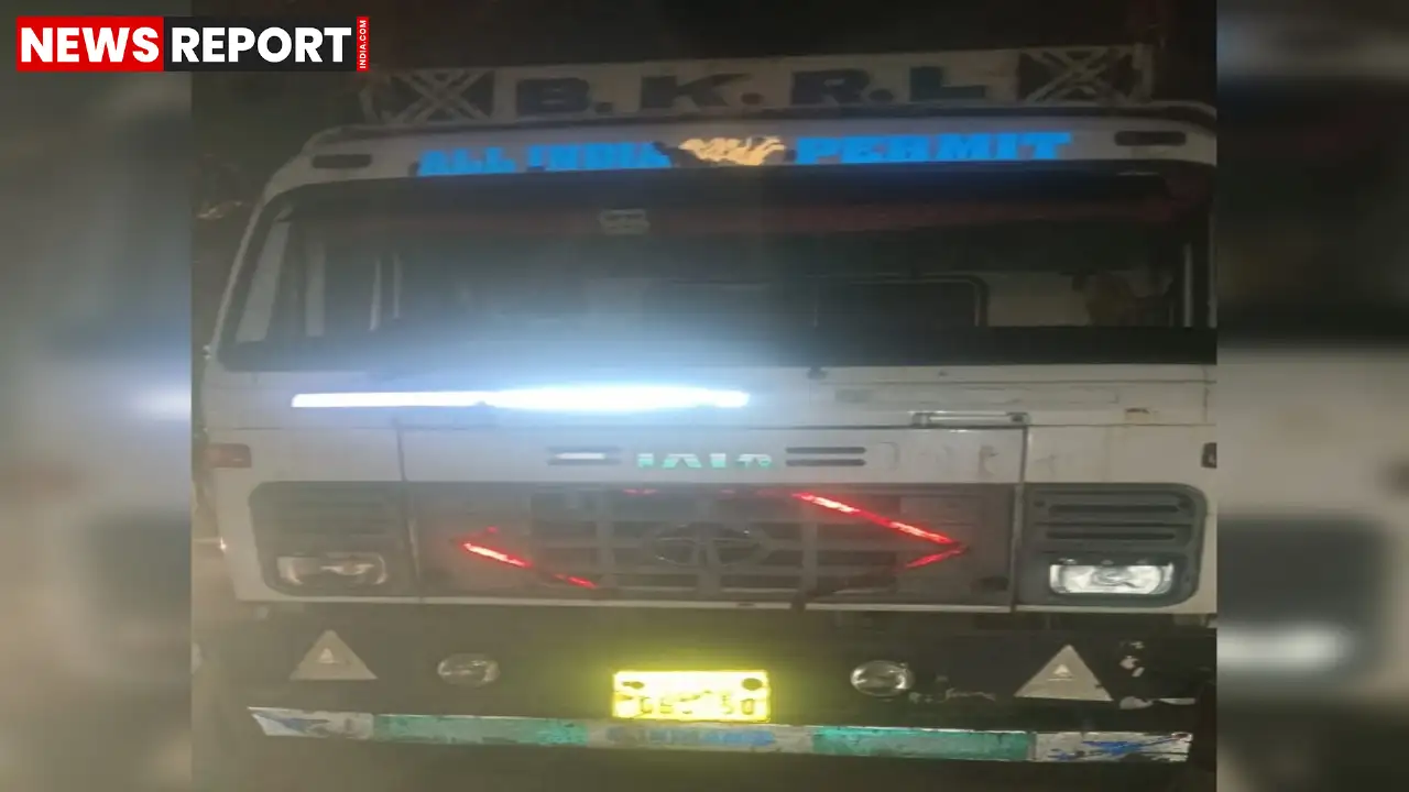 वाराणसी के रामनगर चौराहे पर ट्रक की चपेट में आकर एक युवक की दर्दनाक मौत हो गई, पुलिस ने ड्राइवर को गिरफ्तार किया।