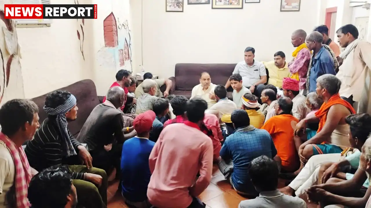 वाराणसी में रिक्शा चालकों ने पुलिस ज्यादती के खिलाफ प्रदेश कांग्रेस अध्यक्ष अजय राय से मुलाकात कर मदद की गुहार लगाई, उन्हें न्याय का आश्वासन मिला।