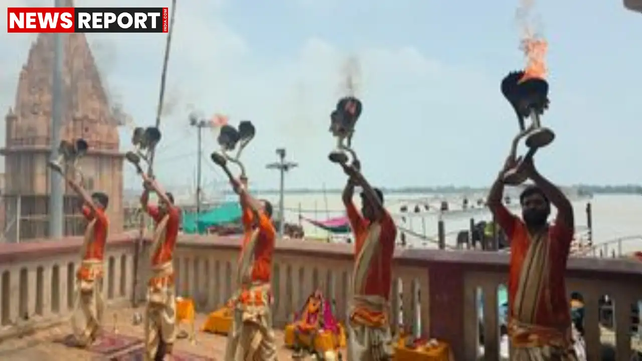 धर्म नगरी काशी में 34 साल बाद चंद्रग्रहण से पहले हुई दोपहर की गंगा आरती, दिखा अद्भुत नजारा धर्म नगरी काशी में 34 साल बाद चंद्रग्रहण से पहले हुई दोपहर की गंगा आरती, दिखा अद्भुत नजारा