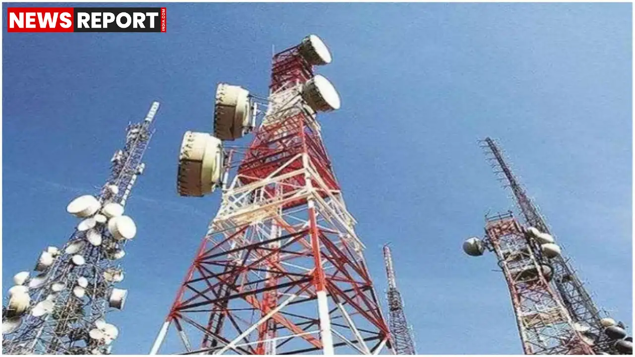 सालीमपुर में प्रेम प्रसंग के चलते एक युवक मोबाइल टॉवर पर चढ़ गया, जिसने अपनी प्रेमिका को बुलाने की जिद की और प्रशासन को घंटों मशक्कत करनी पड़ी।