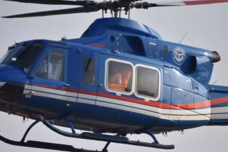 वाराणसी में मणिकर्णिका घाट निरीक्षण करते मुख्यमंत्री योगी आदित्यनाथ