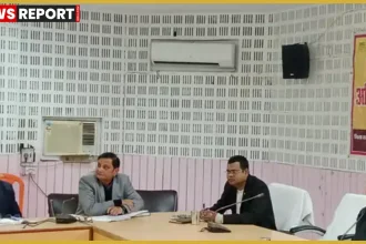 बलिया कलेक्ट्रेट सभागार में आंगनवाड़ी सहायिका भर्ती प्रक्रिया की समीक्षा बैठक