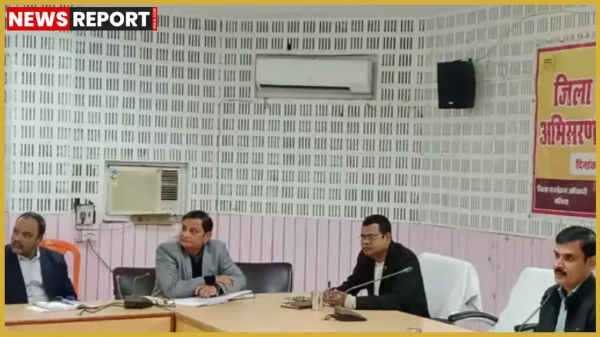 बलिया कलेक्ट्रेट सभागार में आंगनवाड़ी सहायिका भर्ती प्रक्रिया की समीक्षा बैठक