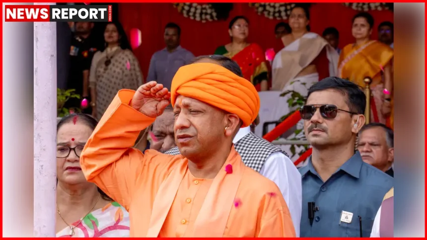 उत्तर प्रदेश के मुख्यमंत्री योगी आदित्यनाथ गणतंत्र दिवस पर ध्वजारोहण करते हुए
