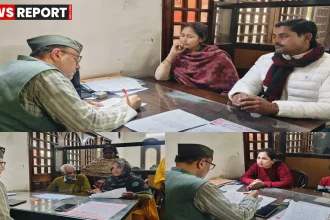 वाराणसी के गुरुधाम कार्यालय में जनसुनवाई करते विधायक सौरभ श्रीवास्तव