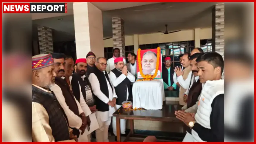 जौनपुर में सपा नेताओं ने जनेश्वर मिश्र की पुण्यतिथि पर पुष्प अर्पित किए