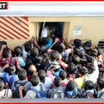 कानपुर सेंट्रल स्टेशन पर सहायक अध्यापक परीक्षा के बाद प्लेटफॉर्म पर भीड़