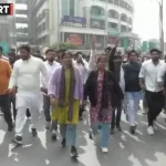 काशी विद्यापीठ परिसर में यूजीसी बिल के विरोध में नारेबाजी करते छात्र