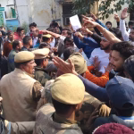 लखनऊ विश्वविद्यालय परिसर में रोहित वेमुला स्मृति मार्च के दौरान पुलिस तैनाती