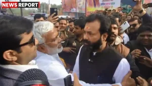 महोबा में जलशक्ति मंत्री स्वतंत्र देव सिंह का काफिला रोके जाने के दौरान भाजपा विधायक और समर्थकों का विरोध