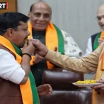 भाजपा मुख्यालय में नितिन नबीन को राष्ट्रीय अध्यक्ष पद की जिम्मेदारी सौंपते पीएम नरेंद्र मोदी