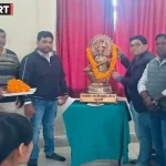 नौगढ़ तहसील सभागार में बार एसोसिएशन शपथ ग्रहण समारोह के दौरान नवनिर्वाचित पदाधिकारी