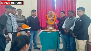 नौगढ़ तहसील सभागार में बार एसोसिएशन शपथ ग्रहण समारोह के दौरान नवनिर्वाचित पदाधिकारी