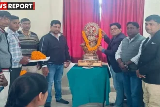 नौगढ़ तहसील सभागार में बार एसोसिएशन शपथ ग्रहण समारोह के दौरान नवनिर्वाचित पदाधिकारी