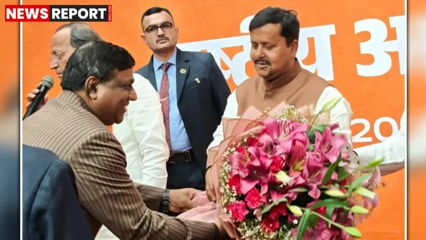 नितिन नबीन के भाजपा राष्ट्रीय अध्यक्ष बनने पर बरेली में कार्यकर्ताओं ने मिठाई बांटकर जश्न मनाया