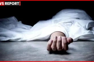 ओडिशा के केंदुझर के निआलीझरण गांव में तिहरे हत्याकांड की जांच करती पुलिस