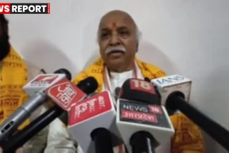 अयोध्या में श्रीराम जन्मभूमि मंदिर में दर्शन के बाद मीडिया से बात करते प्रवीण तोगड़िया