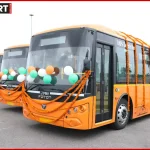 प्रयागराज से वाराणसी रूट पर चलती नई UPSRTC इलेक्ट्रिक बस