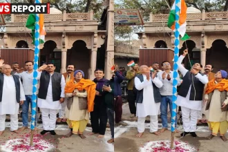 रामनगर वाराणसी में ट्रॉली चालक संघ द्वारा 77वें गणतंत्र दिवस पर ध्वजारोहण और संविधान शपथ