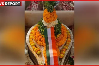 काशी विश्वनाथ धाम में गणतंत्र दिवस पर श्री अविमुक्तेश्वर महादेव का तिरंगे रंगों में श्रृंगार और रुद्राभिषेक