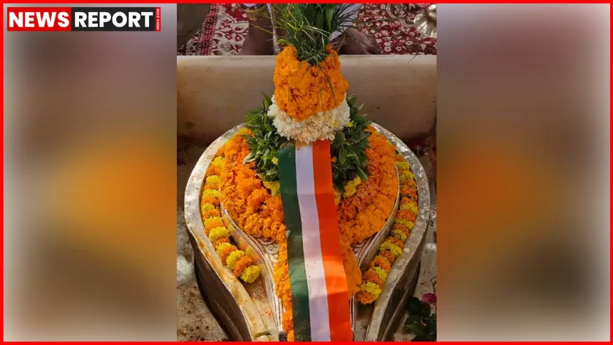 काशी विश्वनाथ धाम में गणतंत्र दिवस पर श्री अविमुक्तेश्वर महादेव का तिरंगे रंगों में श्रृंगार और रुद्राभिषेक