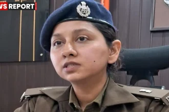 वाराणसी में गणतंत्र दिवस पर ऑल वुमेन पुलिस परेड में मार्च करती महिला पुलिसकर्मी