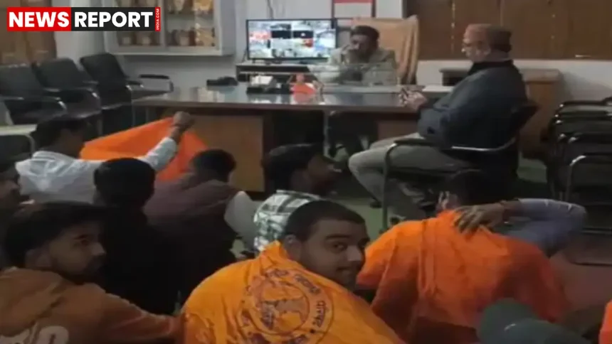 ए पी एन डिग्री कॉलेज में परीक्षा पैटर्न बदलाव के खिलाफ बीकॉम छात्रों का धरना प्रदर्शन