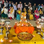 वाराणसी अस्सी घाट पर तिरंगे की थीम में सजी गंगा आरती और दीपदान