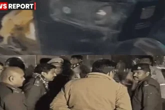 वाराणसी सुंदरपुर में ऑटो चालक की हत्या के बाद जांच करती यूपी पुलिस