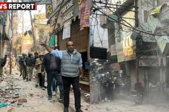 वाराणसी के दालमंडी में चौड़ीकरण परियोजना के तहत भारी सुरक्षा में तोड़फोड़ कार्रवाई