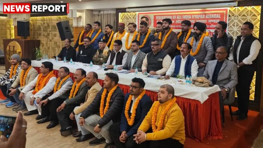 वाराणसी में FAIM संगोष्ठी में व्यापारियों और एडीसीपी यातायात अंशुमान मिश्रा के साथ संवाद