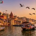 वाराणसी में गंगा घाट पर काला धुआं छोड़ती मोटरबोट के खिलाफ जल पुलिस की कार्रवाई