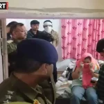 वाराणसी पुलिस द्वारा गेस्ट हाउस में छापेमारी के दौरान गिरफ्तारियां