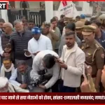 वाराणसी में मणिकर्णिका घाट जाने से रोके गए सपा नेता, पुलिस तैनाती के बीच विरोध