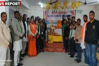 वाराणसी रामनगर शिशु सेंट्रल एकेडमी में पराक्रम दिवस पर नेताजी सुभाष चंद्र बोस को श्रद्धांजलि