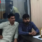 सकलडीहा में लेखपाल को रिश्वत लेते हुए रंगे हाथ पकड़ा गया