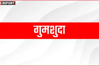 जैतपुरा पुलिस अधिकारी गुमशुदा व्यक्तियों को उनके परिजनों को सौंपते हुए