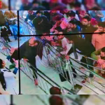 काशी विश्वनाथ धाम का विहंगम दृश्य जिसमें एक व्यक्ति लगी हुई रेलिंग से कूद रहा है, और सुरक्षाकर्मी रोक रहे है.