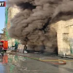 लखनऊ विभूतिखंड होटल ताज में आग लगने के बाद धुएं से घिरा परिसर