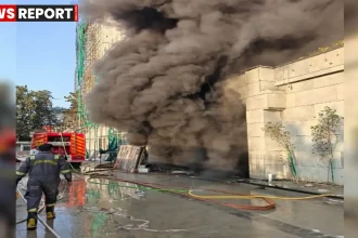 लखनऊ विभूतिखंड होटल ताज में आग लगने के बाद धुएं से घिरा परिसर