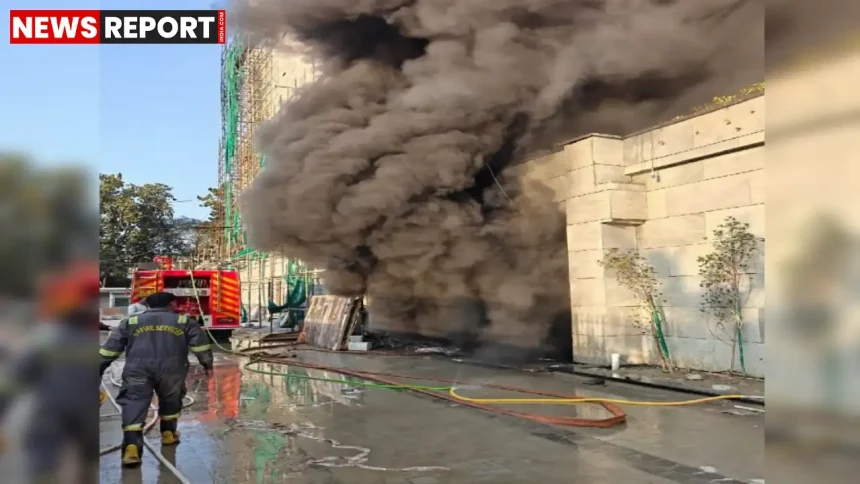 लखनऊ विभूतिखंड होटल ताज में आग लगने के बाद धुएं से घिरा परिसर