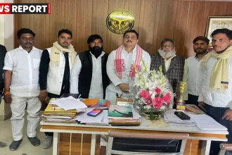 लखनऊ जनसुनवाई में भूमि विवादों पर निर्देश देते सत्येंद्र बारी