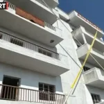 सेहमलपुर में अवैध निर्माण पर वीडीए की कार्रवाई की तस्वीर